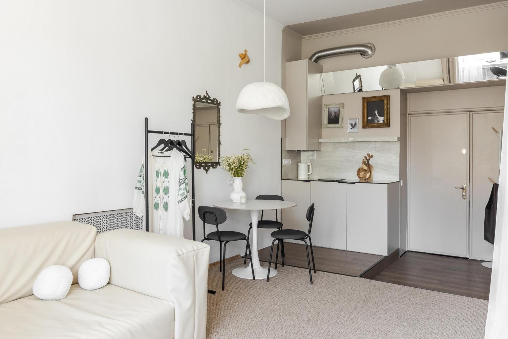 Netflix And Chill Apartment Lviv Bagian luar foto