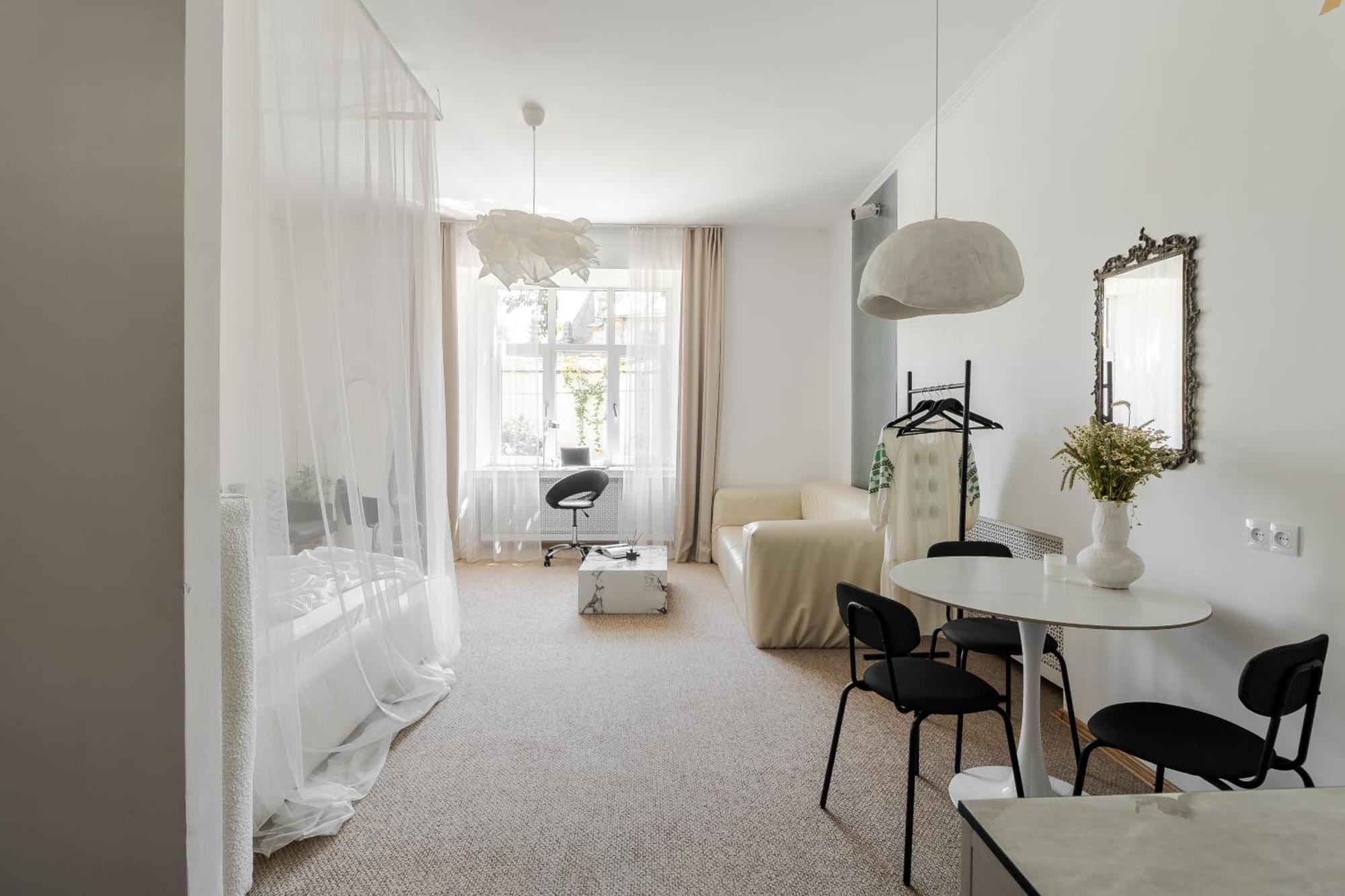 Netflix And Chill Apartment Lviv Bagian luar foto